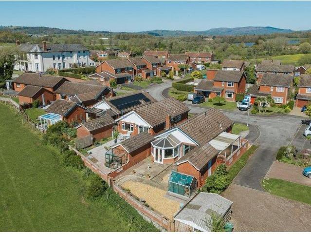 2 bed house for sale