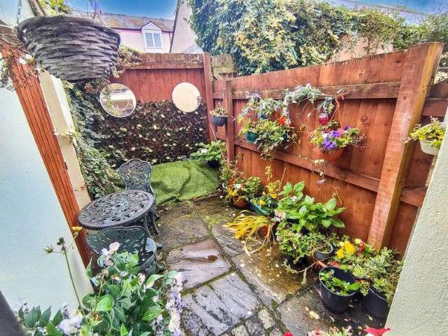 2 bed house for sale