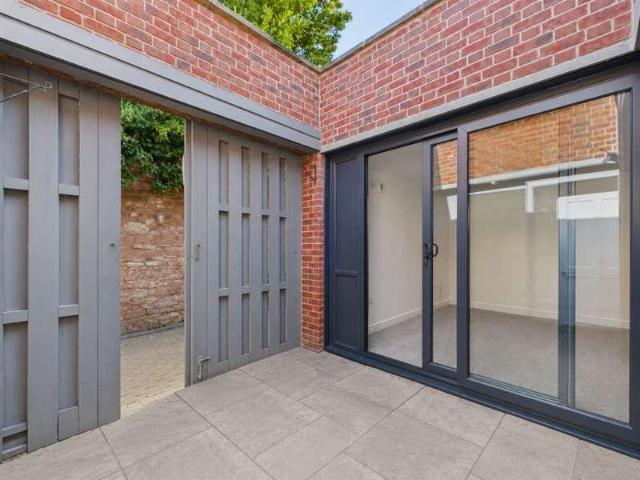 2 bed house for sale