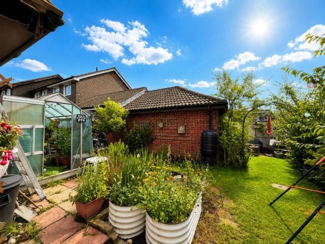 2 bed house for sale