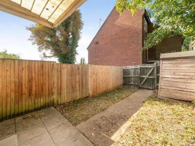 2 bed house for sale