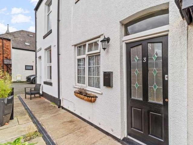 2 bed house for sale