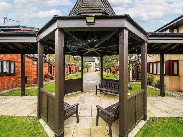 2 bed house for sale