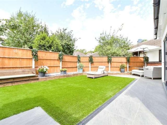 2 bed house for sale