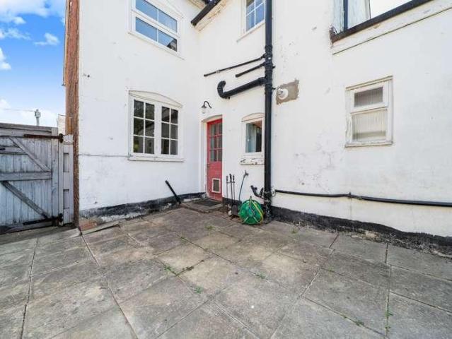 2 bed house for sale