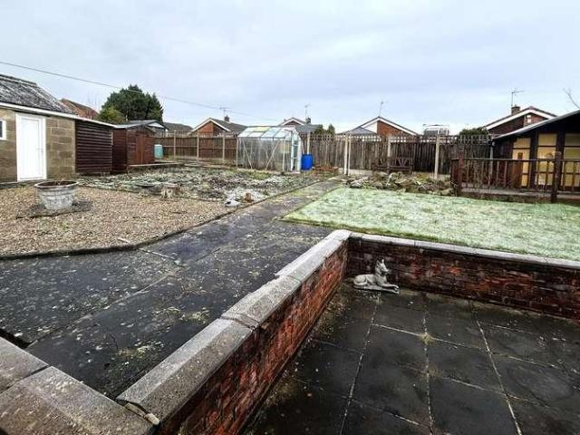 2 bed house for sale