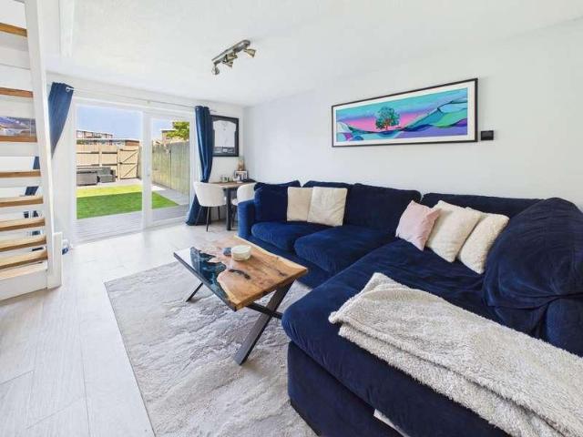 2 bed house for sale