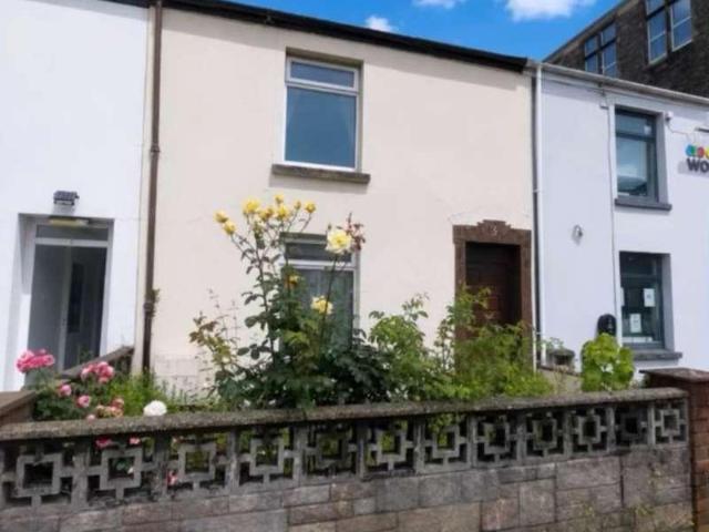 2 bed house for sale