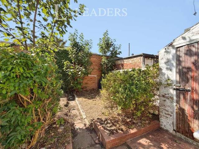 2 bed house for sale