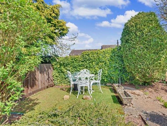2 bed house for sale