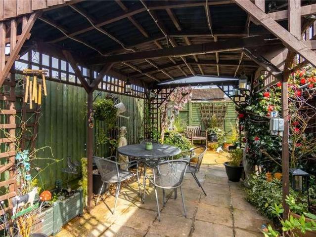 2 bed house for sale