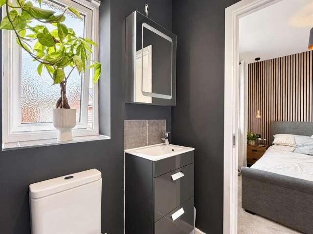 2 bed house for sale