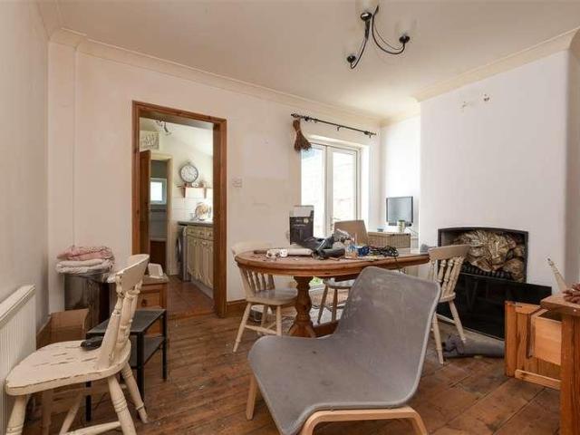 2 bed house for sale