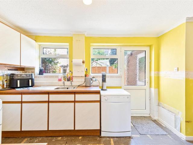 2 bed house for sale