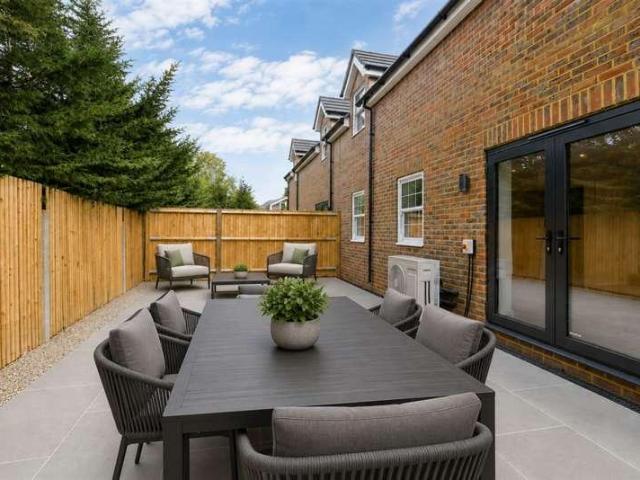2 bed house for sale