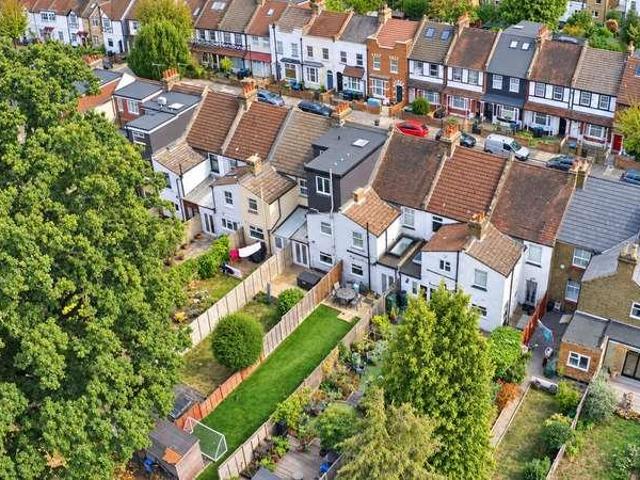 2 bed house for sale