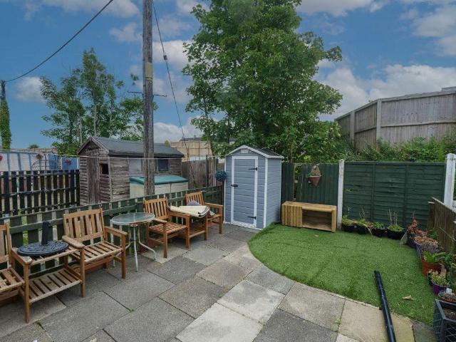 2 bed house for sale