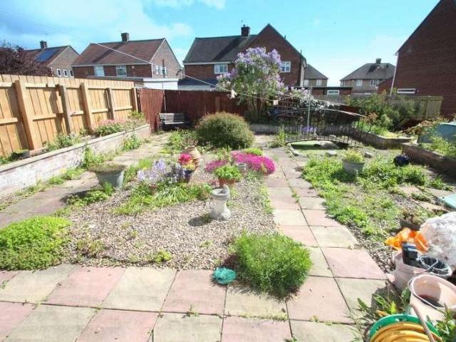 2 bed house for sale
