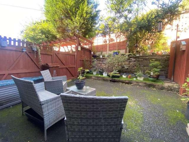 2 bed house for sale