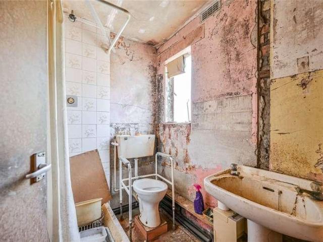 2 bed house for sale