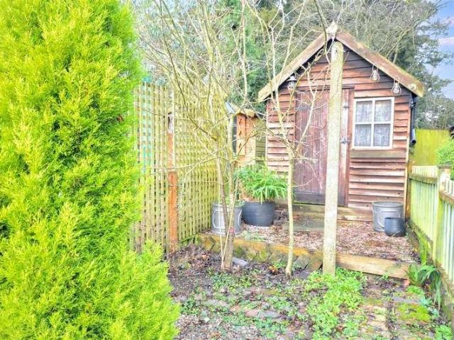 2 bed house for sale