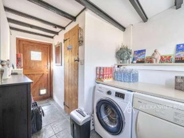 2 bed house for sale