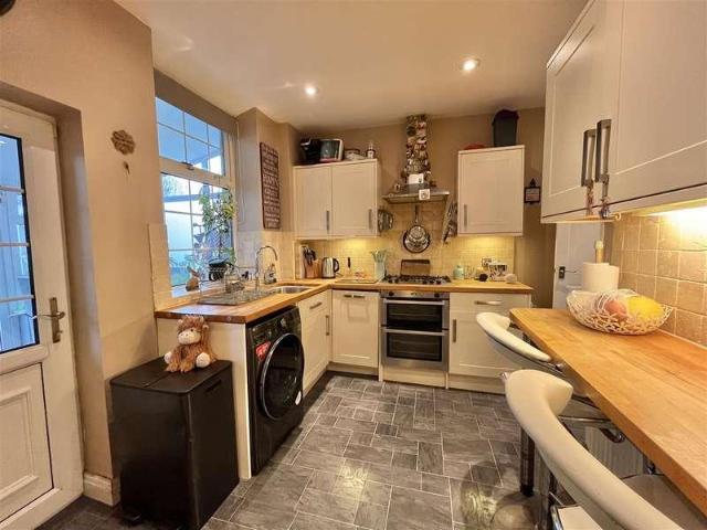 2 bed house for sale