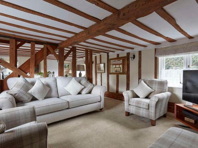 2 bed house for sale