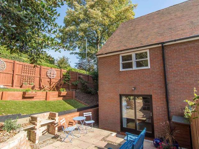 2 bed house for sale