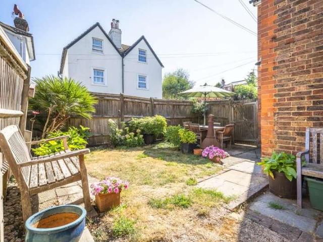 2 bed house for sale