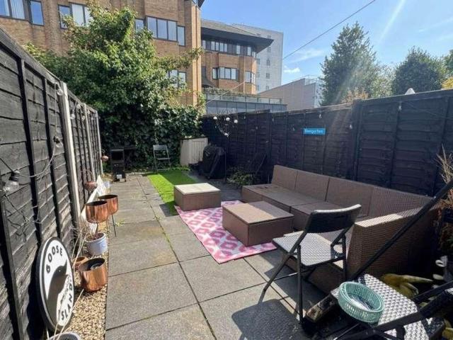 2 bed house for sale