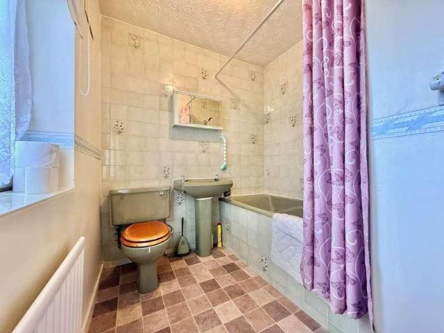2 bed house for sale