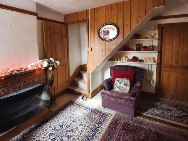2 bed house for sale