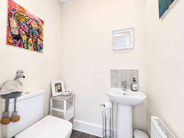 2 bed house for sale