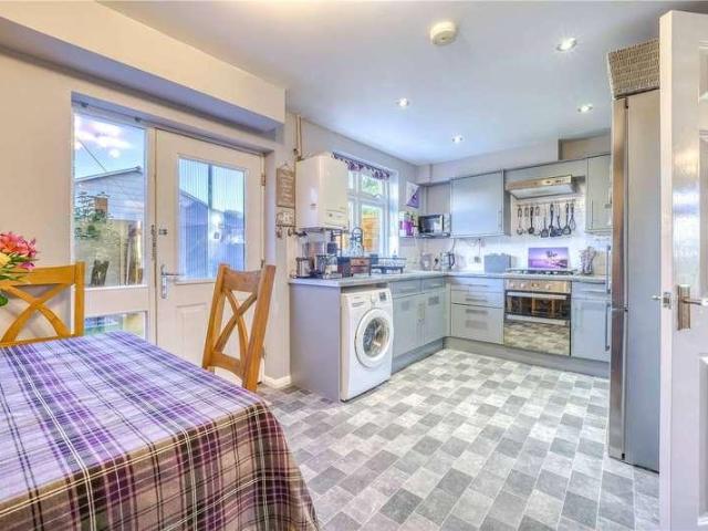 2 bed house for sale