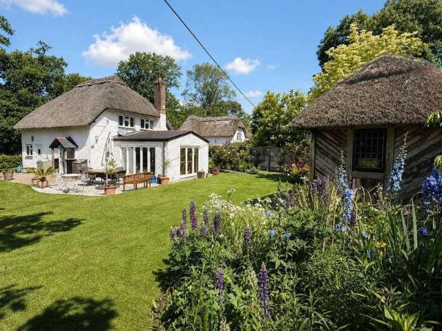 2 bed house for sale