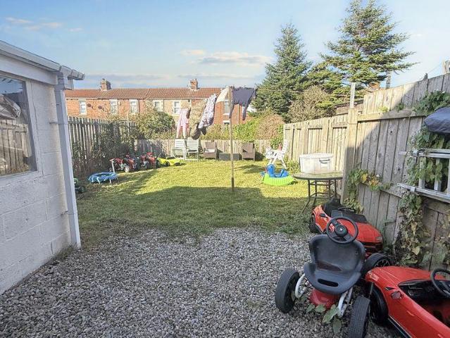 2 bed house for sale