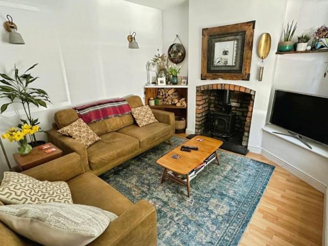 2 bed house for sale
