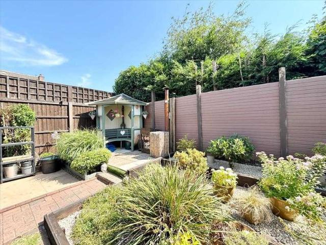 2 bed house for sale