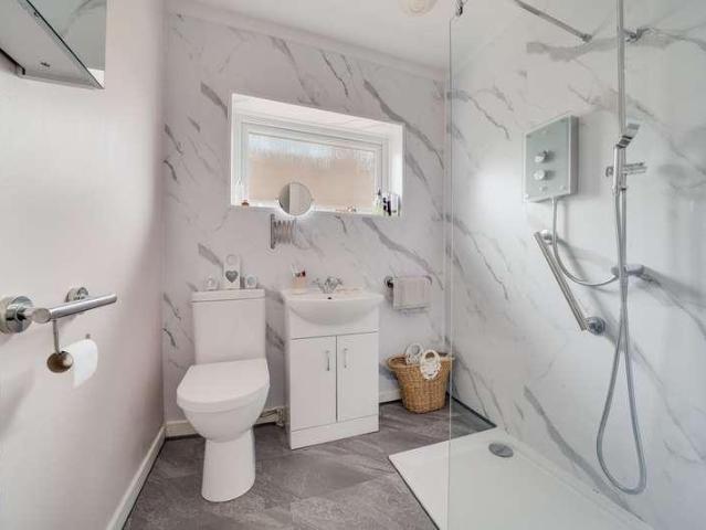 2 bed house for sale