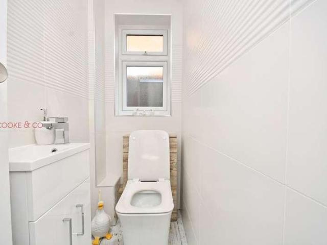 2 bed house for sale
