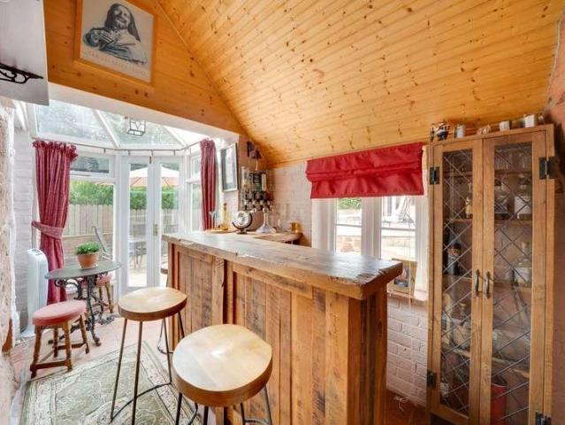 2 bed house for sale