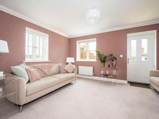 2 bed house for sale