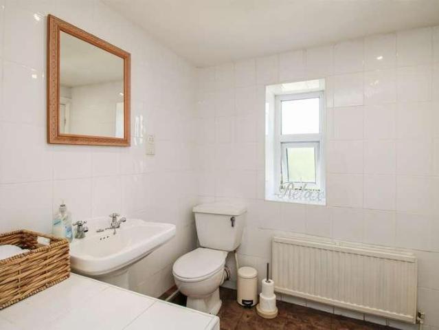 2 bed house for sale