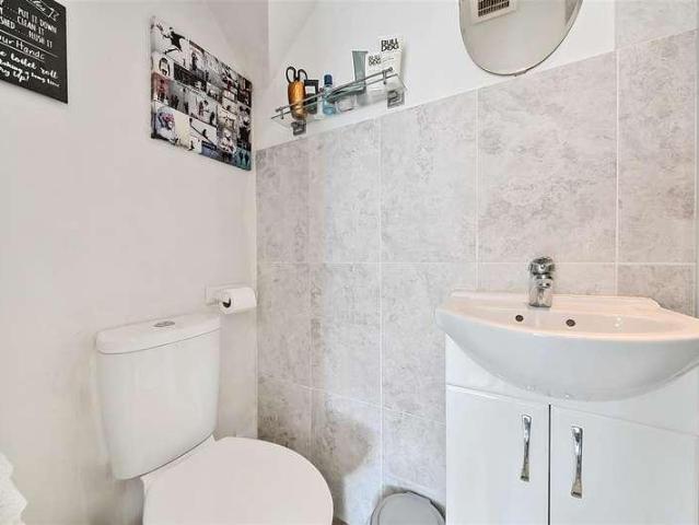 2 bed house for sale
