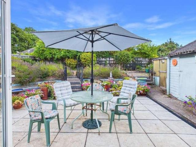 2 bed house for sale
