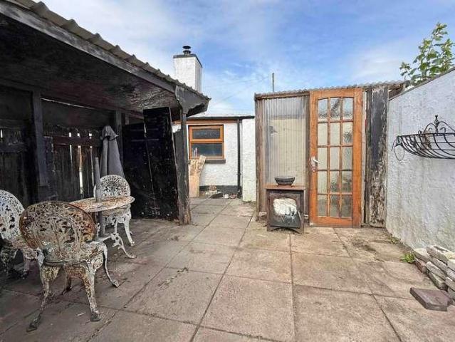 2 bed house for sale