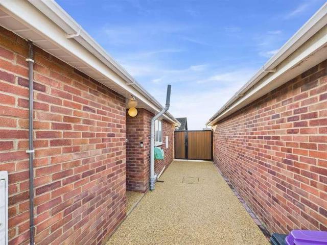 2 bed house for sale