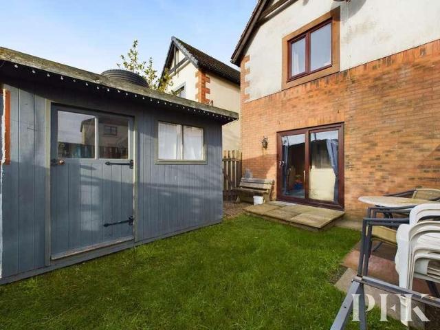 2 bed house for sale