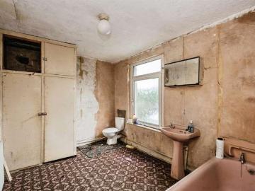 2 bed house for sale